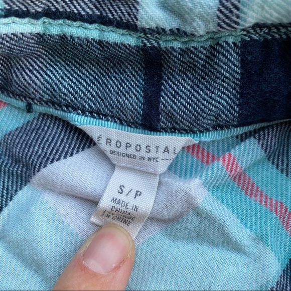 3/$25 || Aeropostale Plaid Button-Up Flannel - Picture 3 of 4